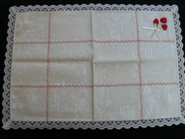 TRAY CLOTH WITH ROSES LOVELY VINTAGECOTTON