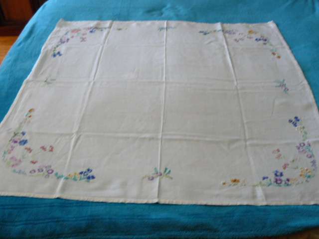 VINTAGE COTTON RMBROYDERED TABLE CLOTH