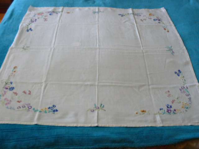 VINTAGE COTTON RMBROYDERED TABLE CLOTH