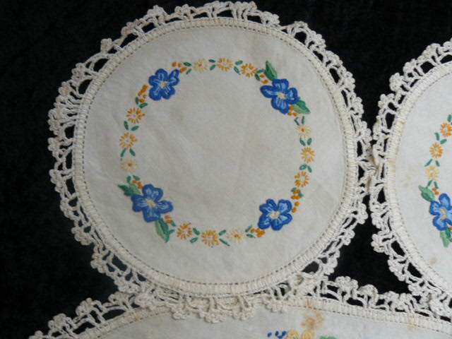 DOILIE SET VINTAGE COTTON EMBROIDERED WITH HAND CROCHETED COTTON BORDER STUNNING