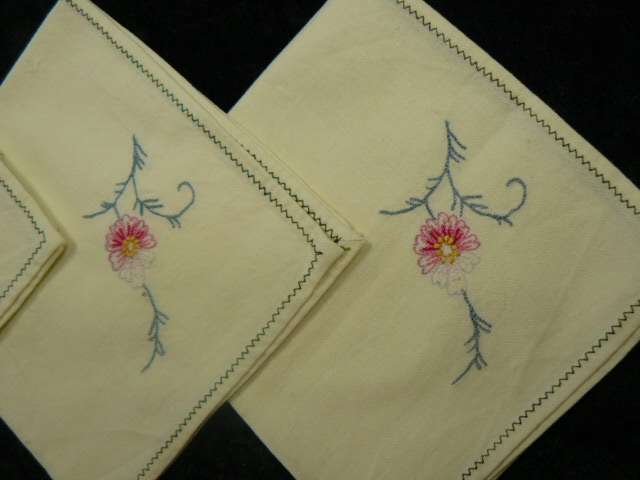 VINTAGE COTTON EMBROYDERED NAPPKINS