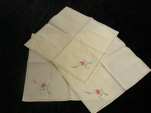 VINTAGE COTTON EMBROYDERED NAPPKINS