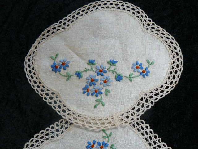 VINTAGE COTTON EMBROIDERED DOILIES WITH HAND CROCHETED EDGE X2
