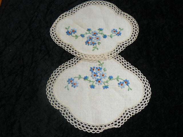 VINTAGE COTTON EMBROIDERED DOILIES WITH HAND CROCHETED EDGE X2