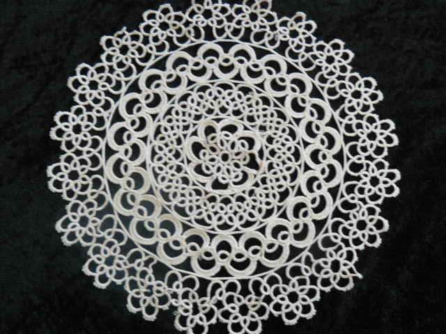 TATTING DOILIE