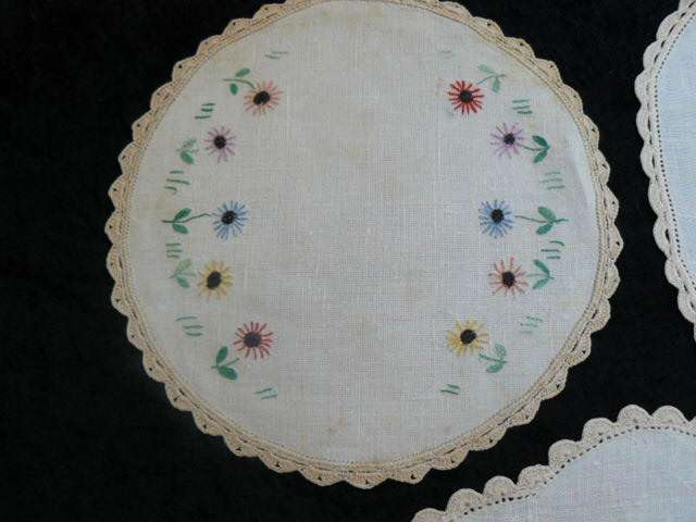 VINTAGE COTTON EMBROIDERED DOILIES WITH HAND CROCHETER COTTON EDGE