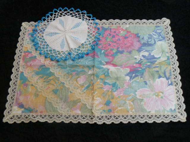 VINTAGE COTTON TRAY CLOTH EMBROIDERED AND NAPPKIN
