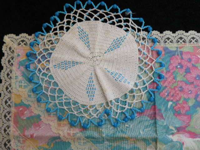 VINTAGE COTTON TRAY CLOTH EMBROIDERED AND NAPPKIN