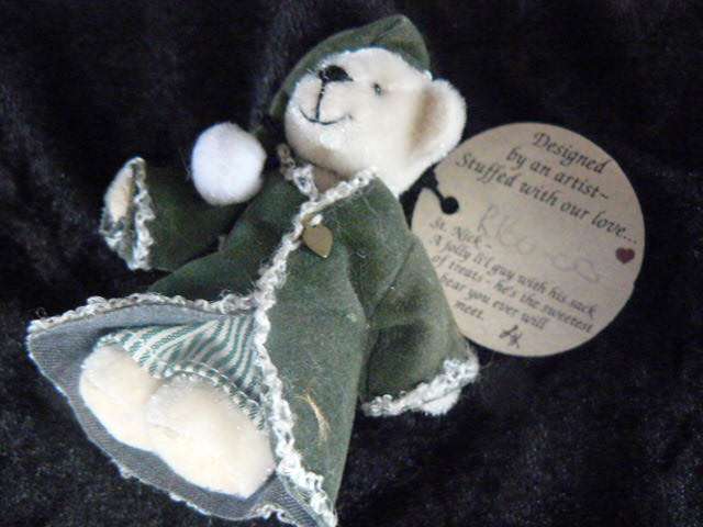 MINITURE COLLECTABLE TEDDY BEAR adorable