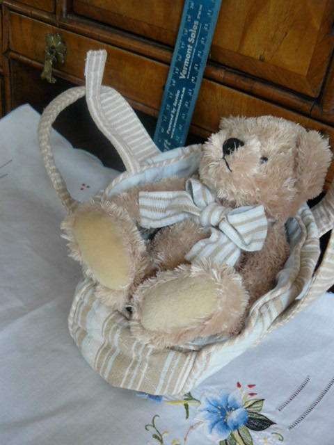 TEDDY BEAR VICTORIA WITH HER OWN BED