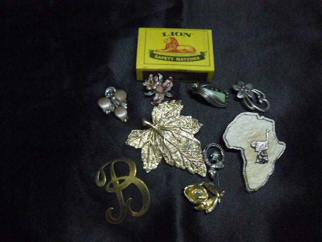 ODDS AND ENDS OF SOME FOULTY JEWELERY - MAYBE FOR SSCRAP BOOKING ETS