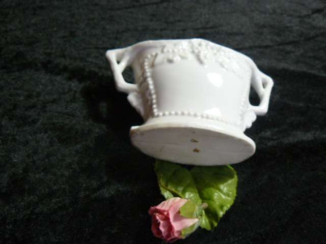 VASE CERAMIC HAND PAINTED WITH GOLD TRIMINGS