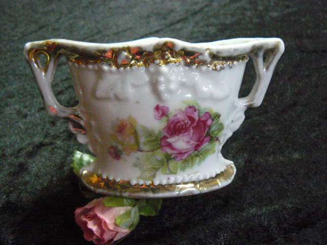 VASE CERAMIC HAND PAINTED WITH GOLD TRIMINGS