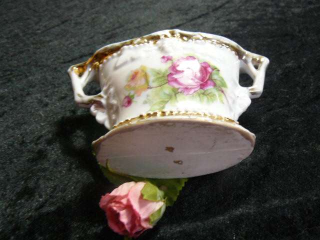 VASE CERAMIC HAND PAINTED WITH GOLD TRIMINGS