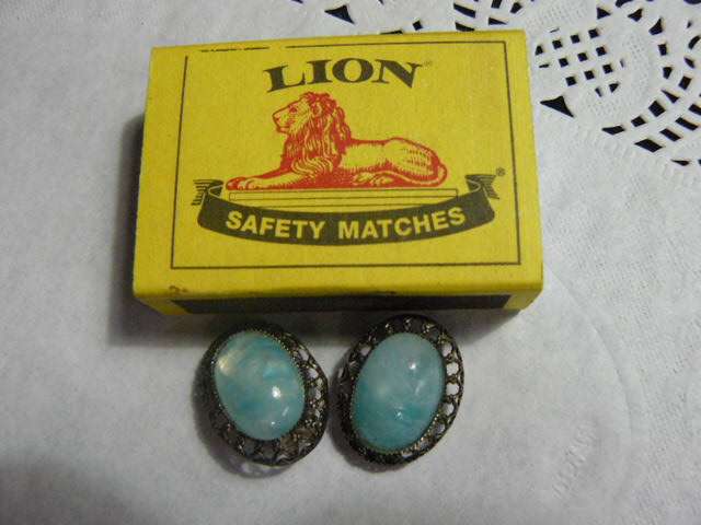 VINTAGE EARRINGS SILVER TONED WITH HEALING STONE