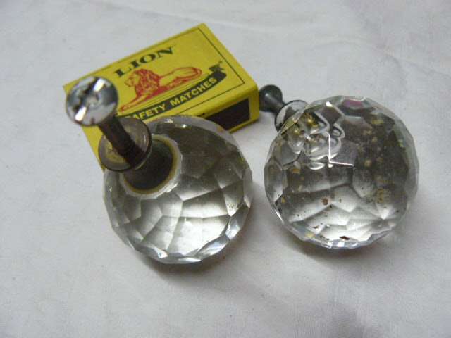 CRYSTAL ROUND DOOR OR DRAWER HANDLES X 3