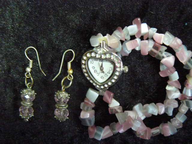 QUARTS LADYES WATCH WITH SEMI PRECIOUS STONES WITH ARRINGS TO MATCH