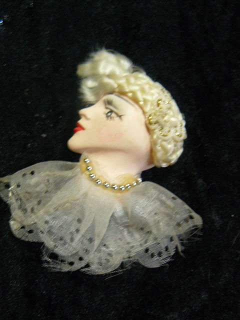 CERAMIC HEAD OF LADY FOR DECORATION