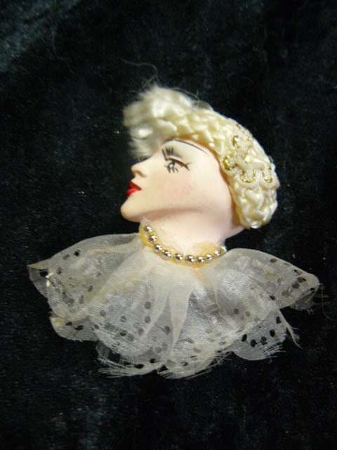 CERAMIC HEAD OF LADY FOR DECORATION