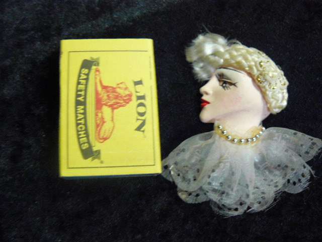 CERAMIC HEAD OF LADY FOR DECORATION