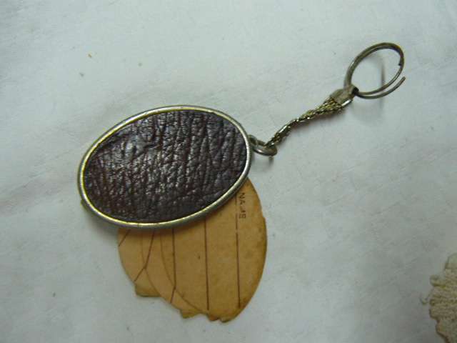 VINTAGE LEATHER ADDRESS BOOK  - KEY RING NTERESTING