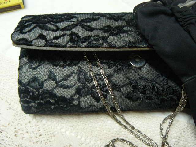 VINTAGE LIKE LACY CLUTCH BAG FROM MYLADIES AND VINTAGE BLACK GLOVES M