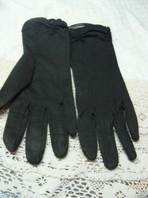 VINTAGE LIKE LACY CLUTCH BAG FROM MYLADIES AND VINTAGE BLACK GLOVES M