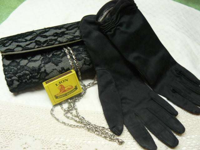 VINTAGE LIKE LACY CLUTCH BAG FROM MYLADIES AND VINTAGE BLACK GLOVES M