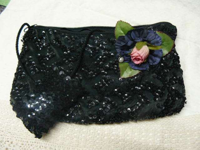 BLACK SEQUENCE VINTAGE CLUTCH BAG WITH MATCHING STRETCH WRIST BAND