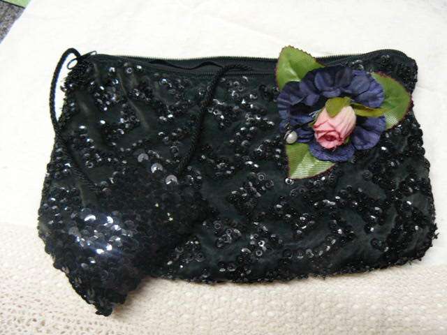 BLACK SEQUENCE VINTAGE CLUTCH BAG WITH MATCHING STRETCH WRIST BAND