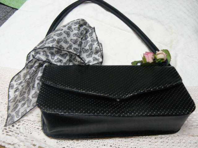 LADIES LITTLE HAND BAG 100 % PURE HANKIE INCLUDED
