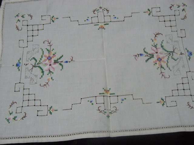 VINTAGE COTON CROSS STITCH TRAY CLOTH