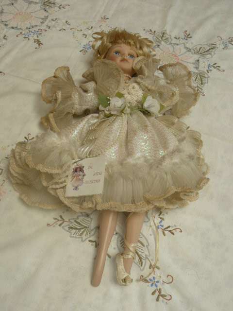 STUNNING BALLERINA PORCELAIN DOOL SO CUTE