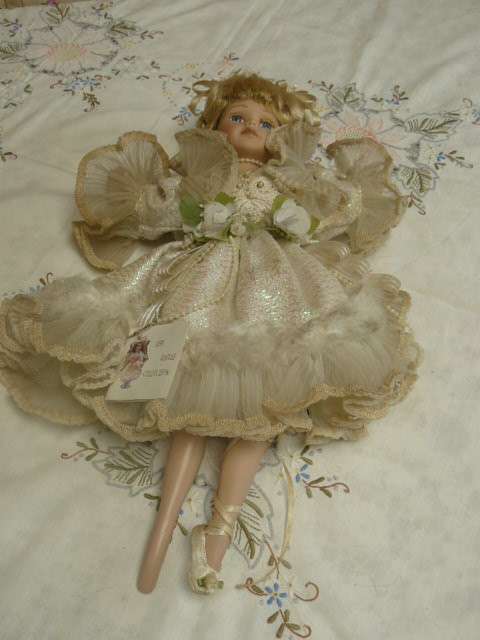 STUNNING BALLERINA PORCELAIN DOOL SO CUTE