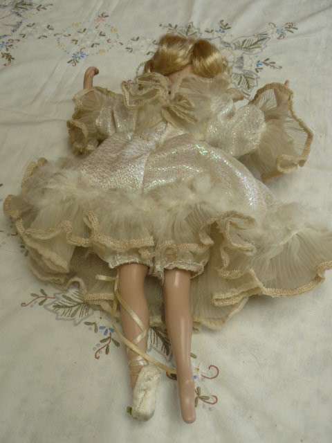 STUNNING BALLERINA PORCELAIN DOOL SO CUTE