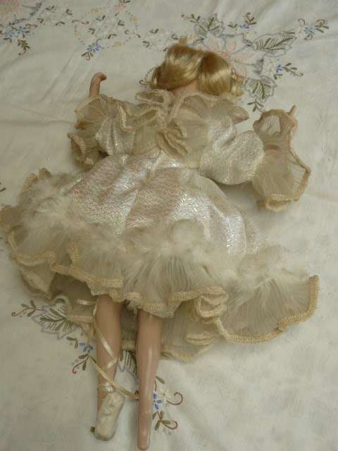 STUNNING BALLERINA PORCELAIN DOOL SO CUTE
