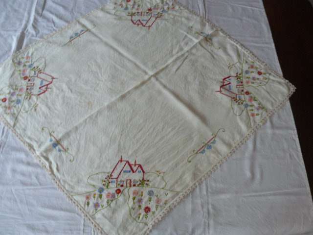 VINTAGE EMBROIDERED COTTON TABLE CLOTH WITH HAND CROCHETED COTTON BORDER JUST NEEDS IRONED