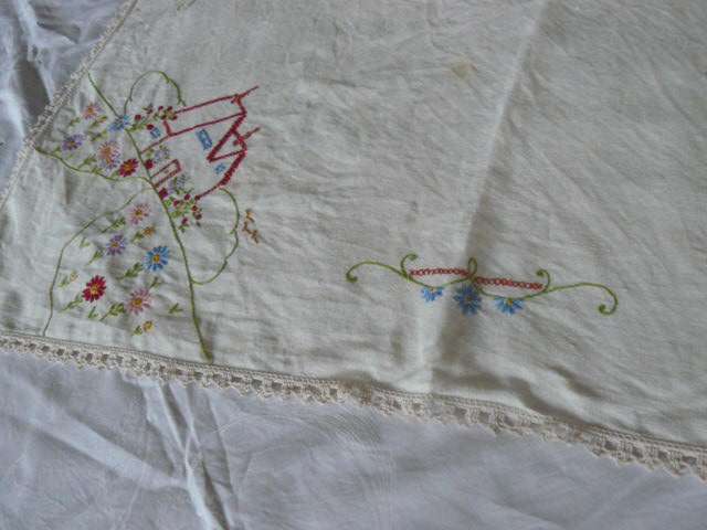 VINTAGE EMBROIDERED COTTON TABLE CLOTH WITH HAND CROCHETED COTTON BORDER JUST NEEDS IRONED