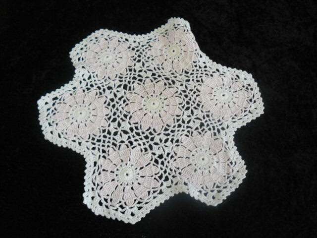 HAND CROCHETD COTTON PINK AND WHITE  DOILIE