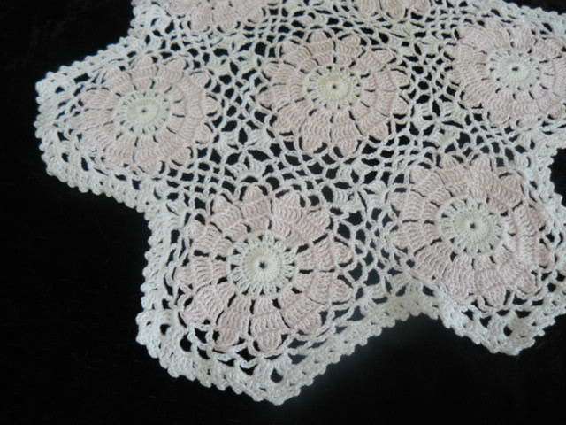 HAND CROCHETD COTTON PINK AND WHITE  DOILIE