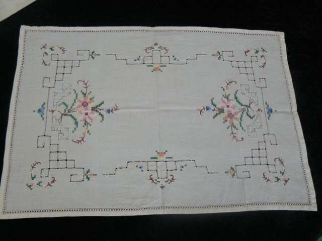VINTAGE COTTON CROSS STITCH TRAY CLOTH