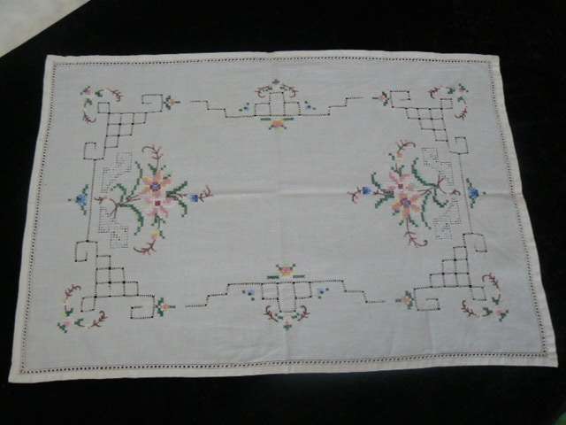 VINTAGE COTTON CROSS STITCH TRAY CLOTH