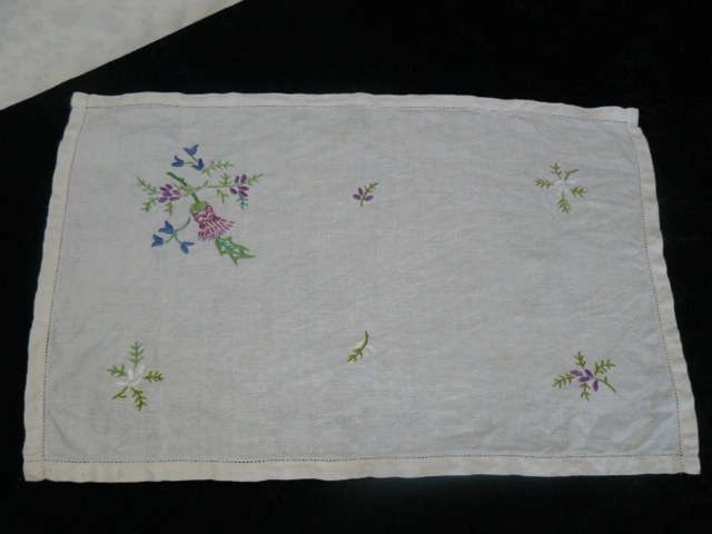 TRAY CLOTH VINTAGE COTTON EMBROIDERED VINTAGE