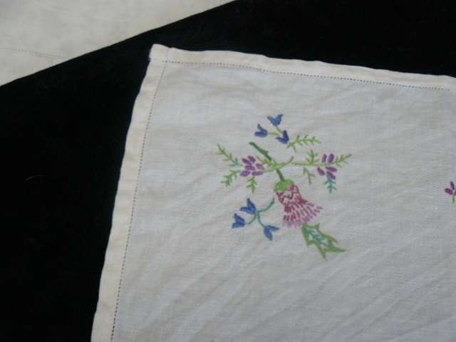 TRAY CLOTH VINTAGE COTTON EMBROIDERED VINTAGE