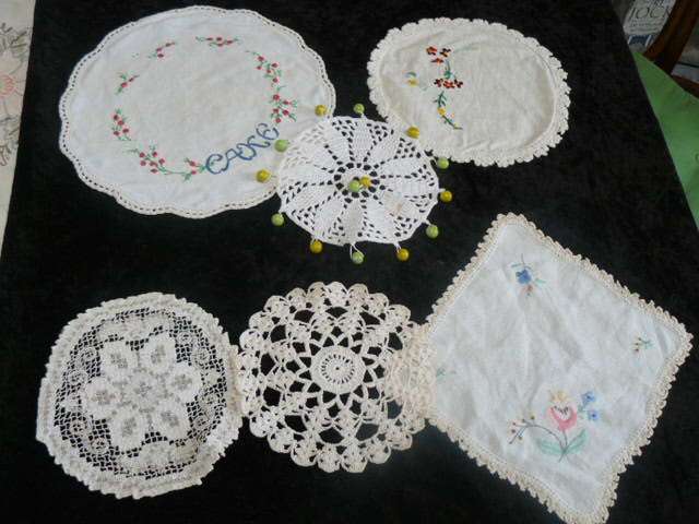 VARIOUS DOILIES LOT