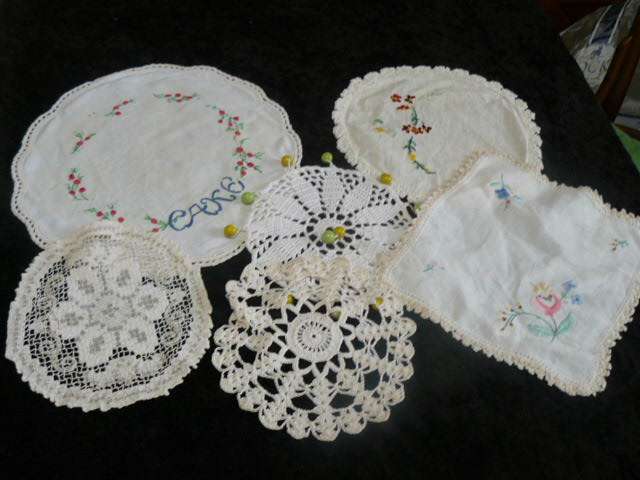 VARIOUS DOILIES LOT
