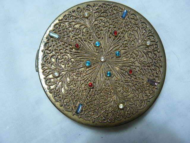 VINTAGE POWDER COMPACT WITH LOVELY STONES ANDAMAZING PATTERN!!!!!!