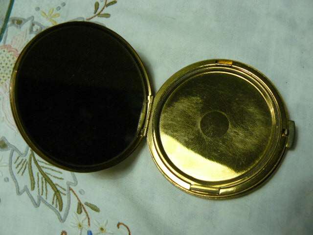VINTAGE POWDER COMPACT WITH LOVELY STONES ANDAMAZING PATTERN!!!!!!