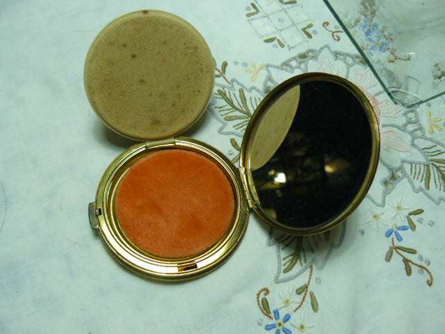 VINTAGE POWDER COMPACT WITH LOVELY STONES ANDAMAZING PATTERN!!!!!!