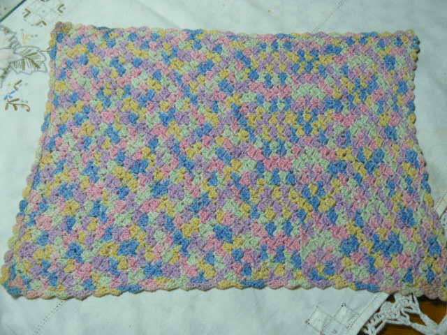 VINTAGE COTTON HAND CROCHETED DOILIE